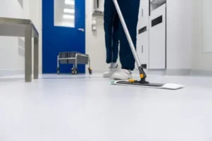 Steinboden professionell pflegen – Steinboden richtig reinigen und pflegen – Methoden für langfristig schöne Oberflächen